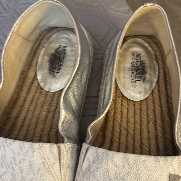 Michael Kors Espadrilles Shoe Size 8 EUC Silver Logo Printed - Picture 2 of 5